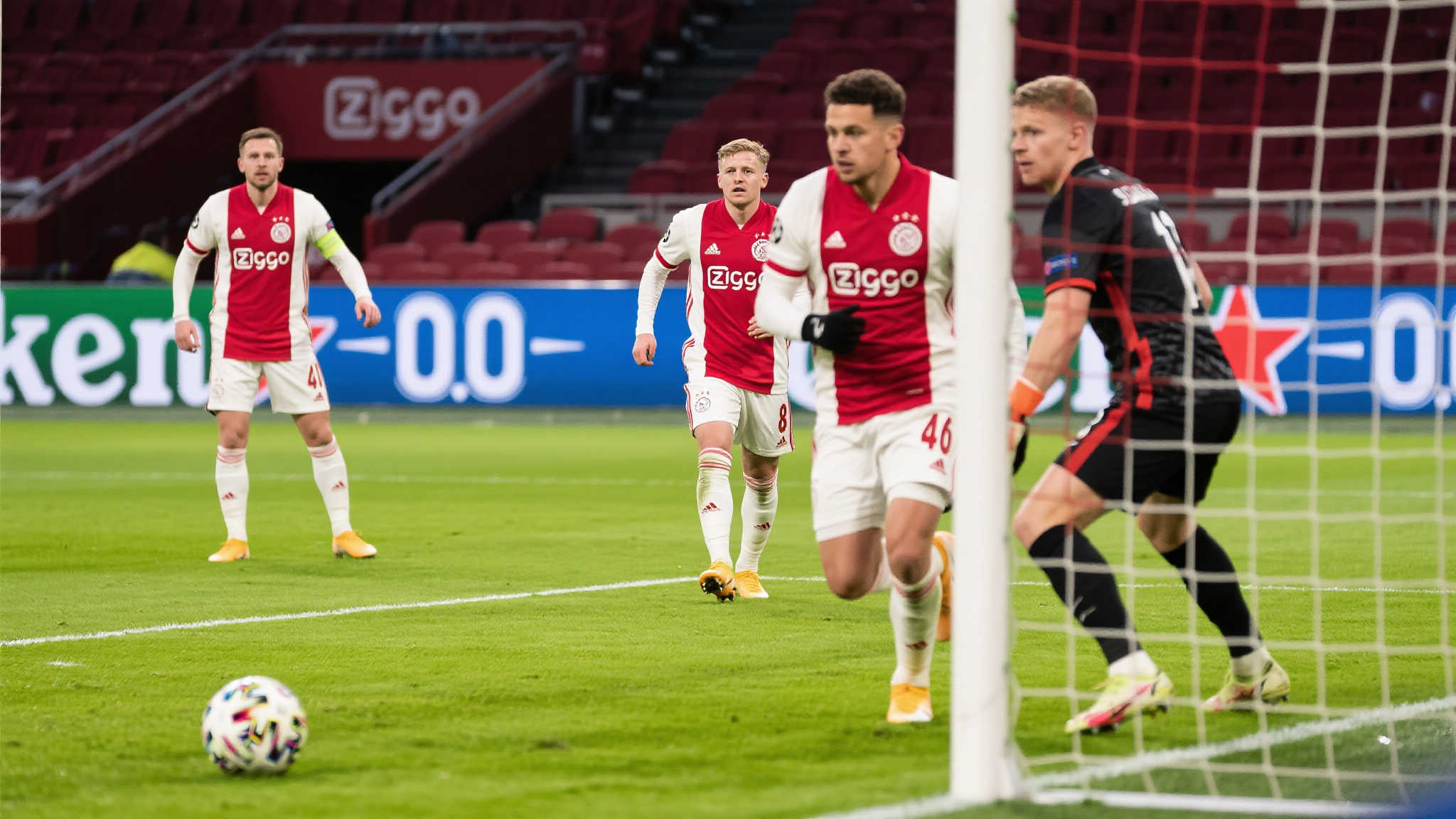 阿贾克斯主帅赛后泪崩:最后5轮失10分,荷甲冠军梦碎 阿贾克斯主帅赛后泪崩:最后5轮失10分,荷甲冠军梦碎