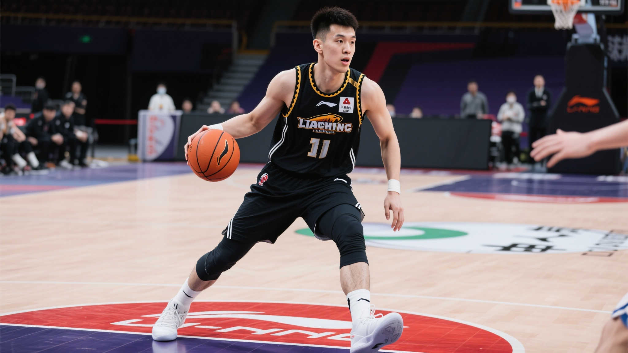 通过仔细分析该选手过往比赛录像，我们发现他的场均得