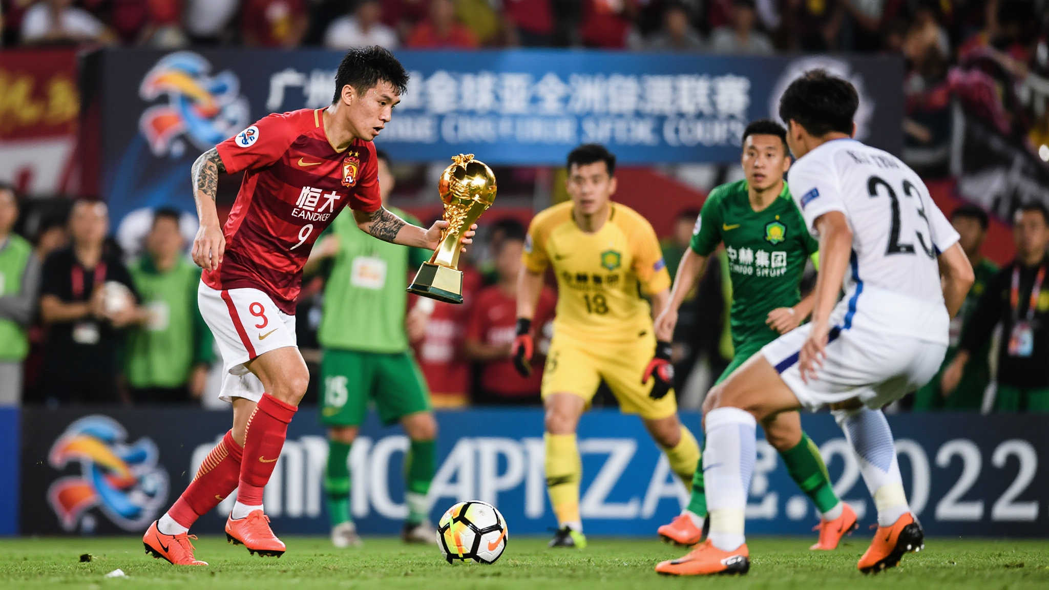 据悉，那一年广州恒大作为亚洲冠军获得了宝贵的参赛资