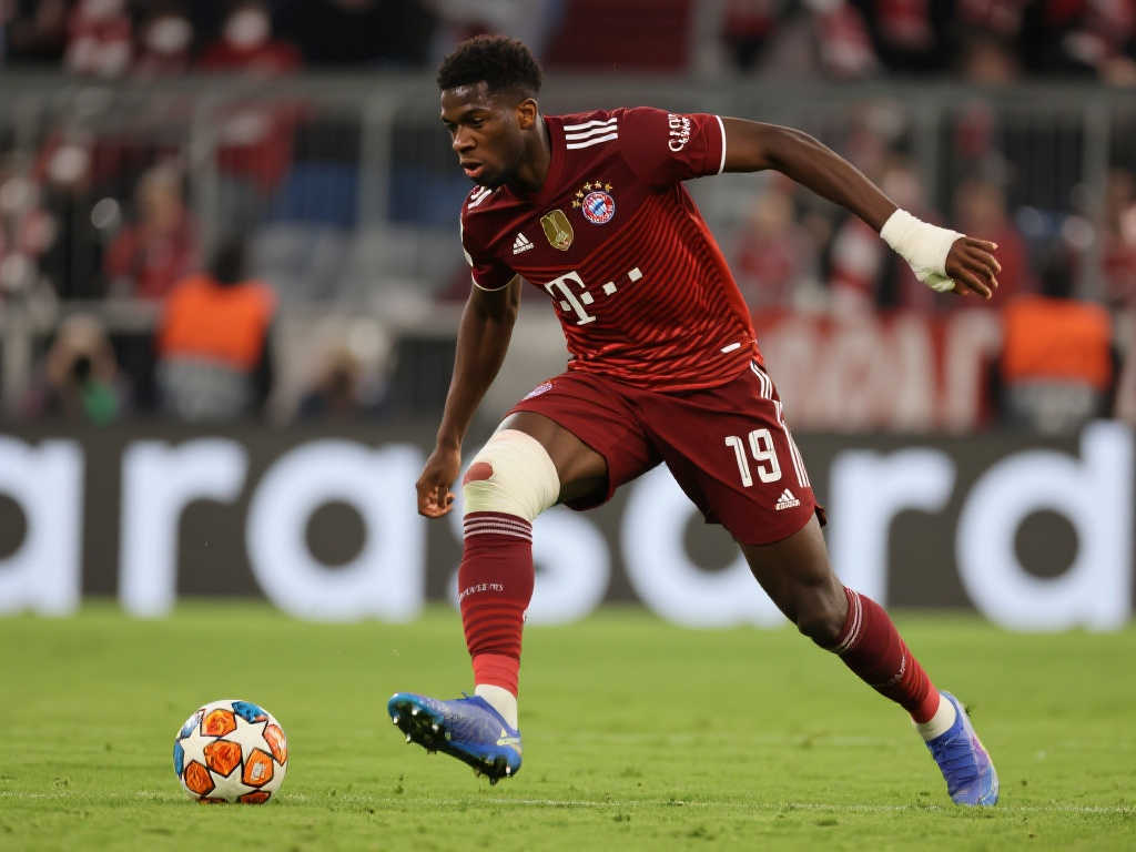 乌帕梅卡诺深陷罗本式伤病困扰，仍坚持随队挑战多特！